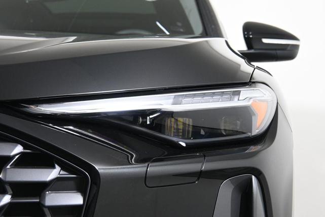 Photo of 2025 Mythos Black Metallic Audi Q5