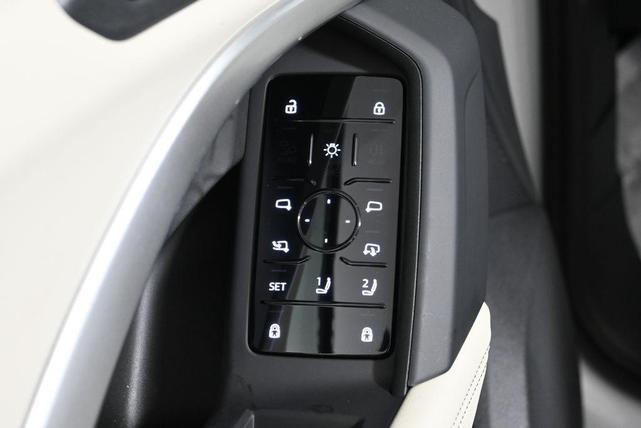 Photo of 2025 Glacier White Metallic Audi Q5