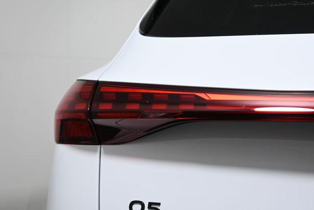 Photo of 2025 Glacier White Metallic Audi Q5