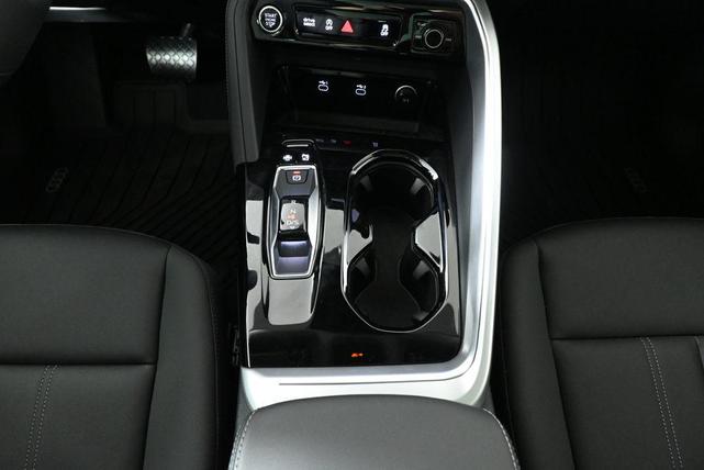 Photo of 2025 Tambora Gray Metallic Audi Q5