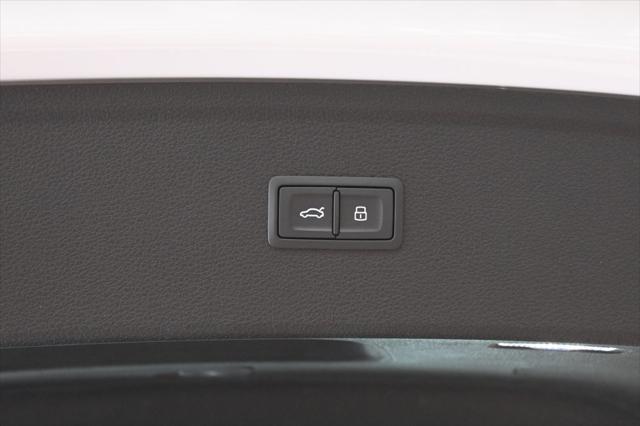 Photo of 2025 Glacier White Audi Q5