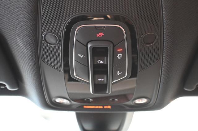 Photo of 2025 Glacier White Audi Q5