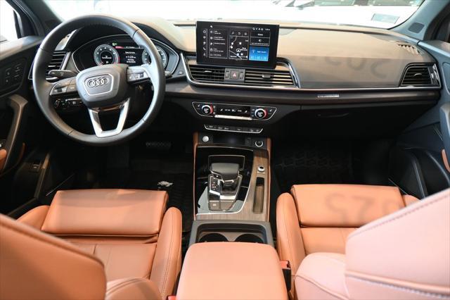 Photo of 2025 Glacier White Audi Q5