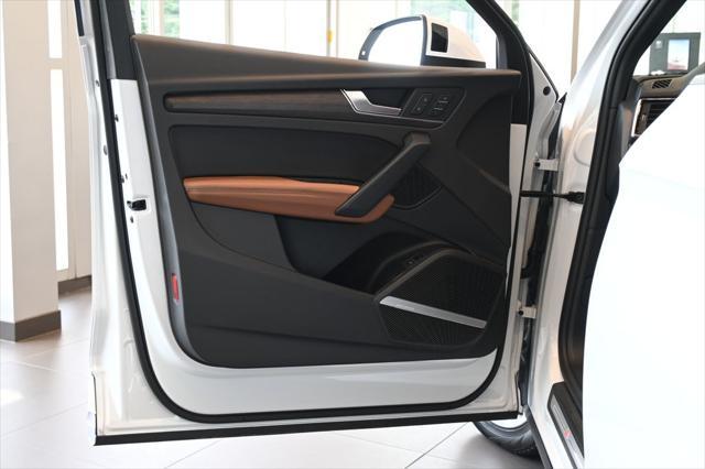Photo of 2025 Glacier White Audi Q5