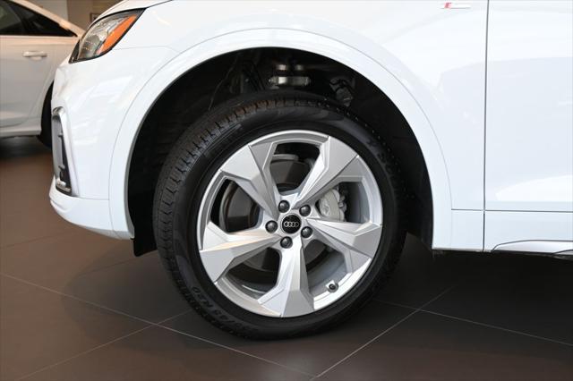 Photo of 2025 Glacier White Audi Q5