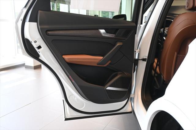 Photo of 2025 Glacier White Audi Q5