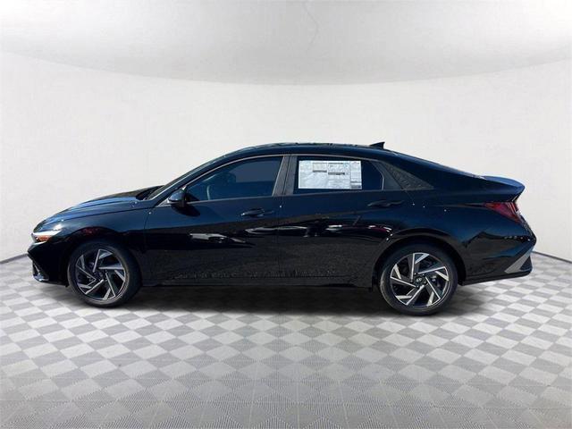 Photo of 2025 Abyss Black Hyundai ELANTRA