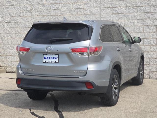 Photo of 2016 Silver Sky Metallic Toyota Highlander