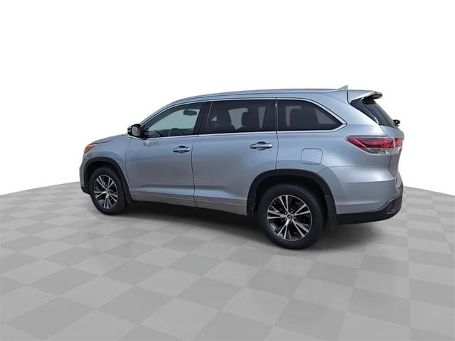 Photo of 2016 Silver Sky Metallic Toyota Highlander