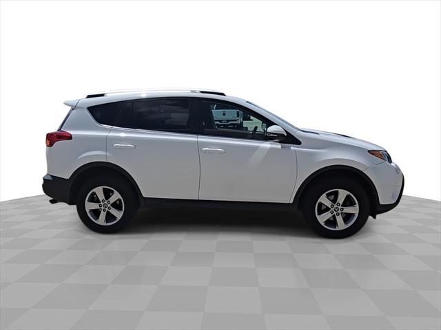 Photo of 2015 Super White Toyota RAV4