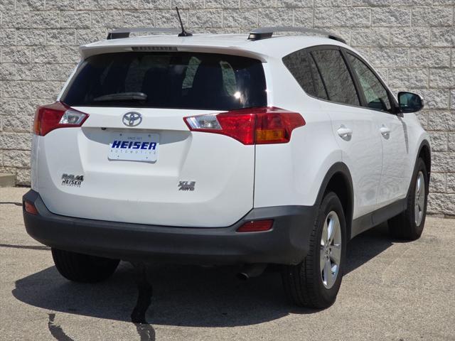 Photo of 2015 Super White Toyota RAV4