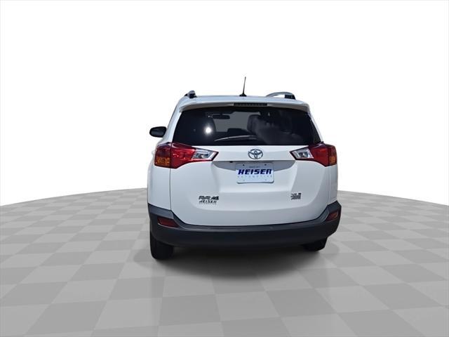 Photo of 2015 Super White Toyota RAV4