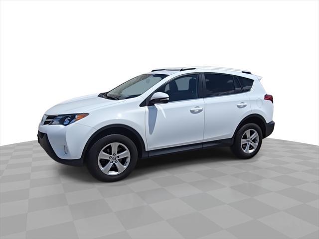 Photo of 2015 Super White Toyota RAV4
