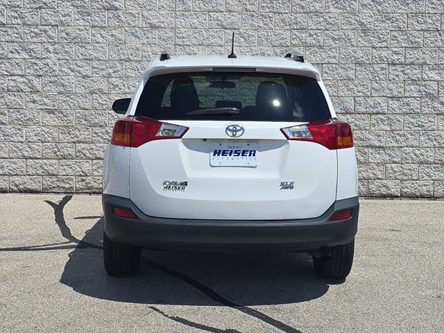 Photo of 2015 Super White Toyota RAV4