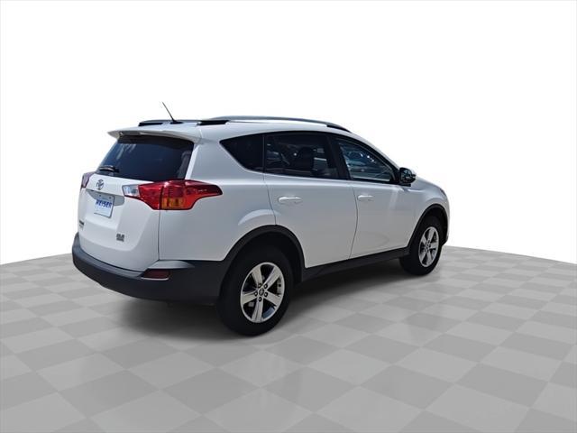 Photo of 2015 Super White Toyota RAV4