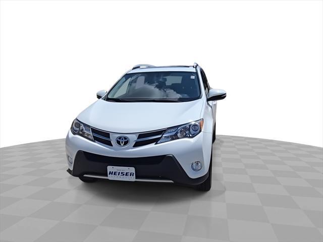 Photo of 2015 Super White Toyota RAV4