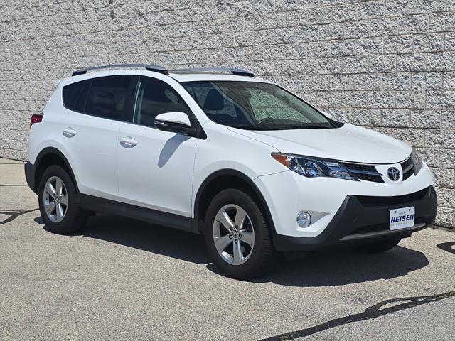 Photo of 2015 Super White Toyota RAV4