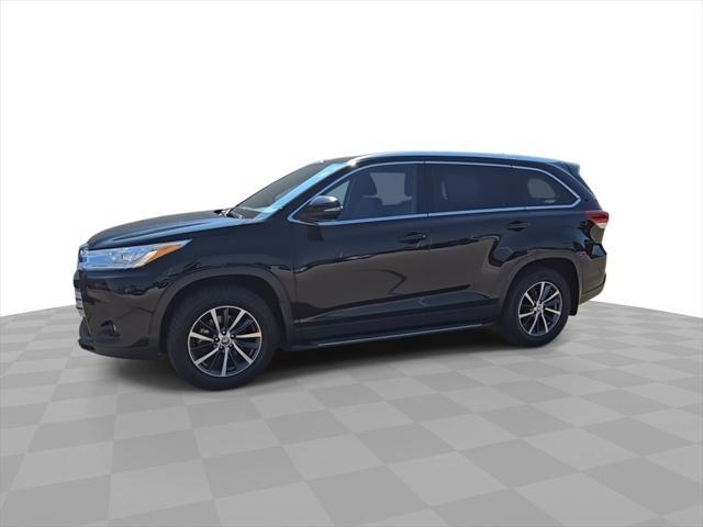 Photo of 2019 Midnight Black Toyota Highlander
