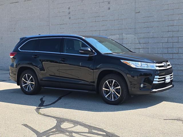 Photo of 2019 Midnight Black Toyota Highlander