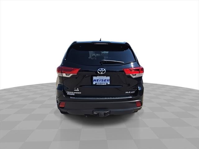 Photo of 2019 Midnight Black Toyota Highlander