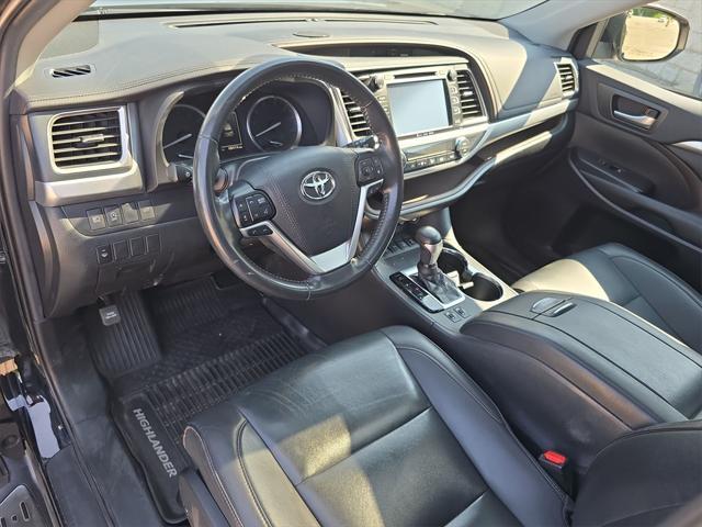 Photo of 2019 Midnight Black Toyota Highlander