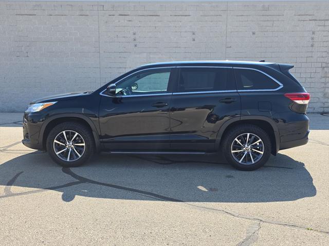 Photo of 2019 Midnight Black Toyota Highlander