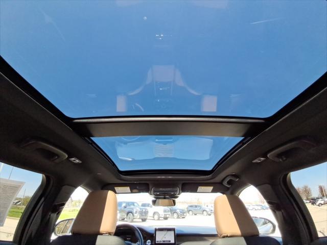 Photo of 2022 Asher Gray Metallic Clearcoat Lincoln Corsair