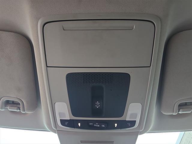 Photo of 2023 Platinum White Pearl Honda Civic