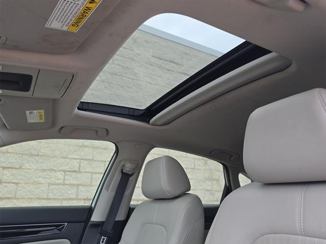 Photo of 2023 Platinum White Pearl Honda Civic