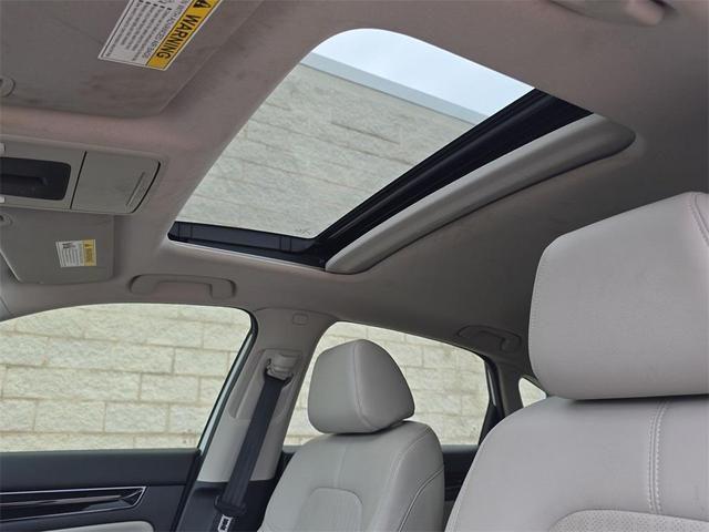 Photo of 2023 Platinum White Pearl Honda Civic