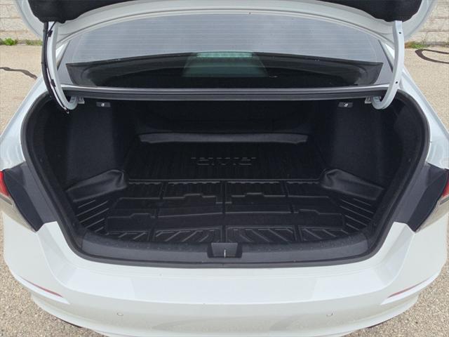 Photo of 2023 Platinum White Pearl Honda Civic