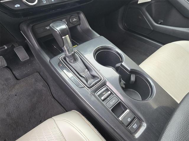 Photo of 2023 Platinum White Pearl Honda Civic