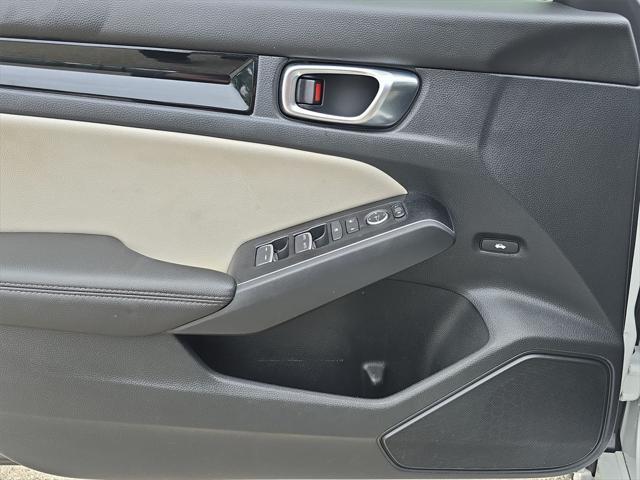 Photo of 2023 Platinum White Pearl Honda Civic