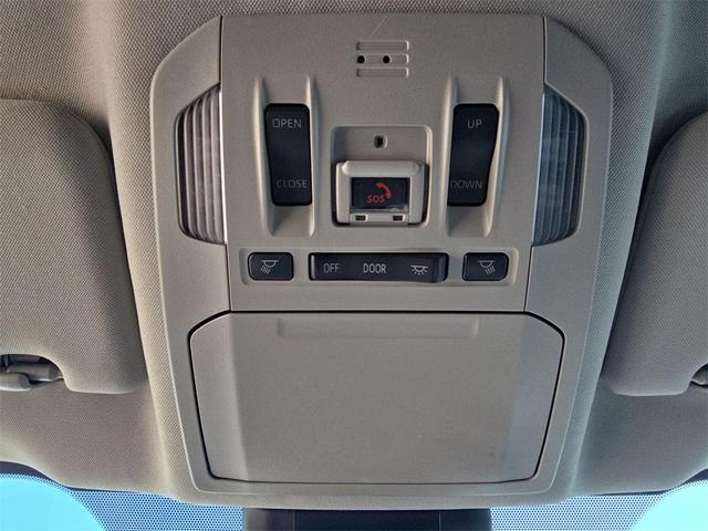 Photo of 2023 Gray Metallic Toyota Highlander