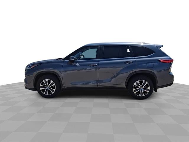 Photo of 2023 Gray Metallic Toyota Highlander