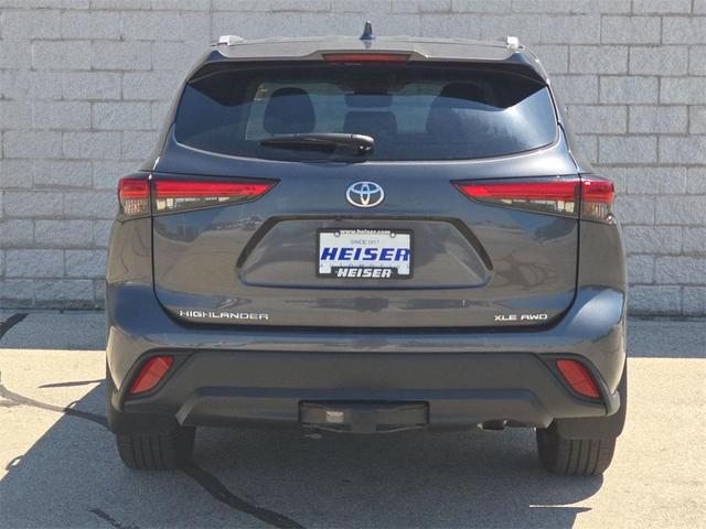Photo of 2023 Gray Metallic Toyota Highlander