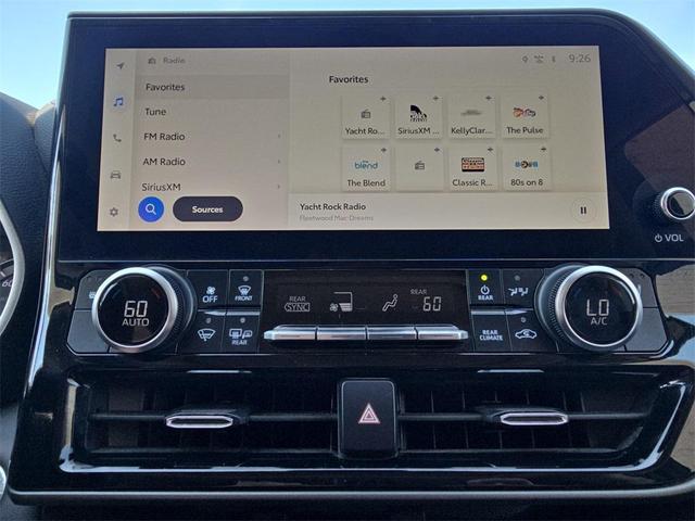 Photo of 2023 Gray Metallic Toyota Highlander