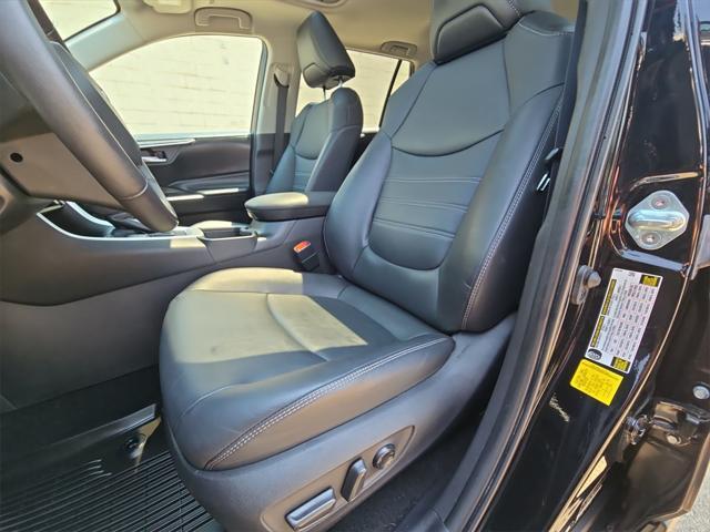 Photo of 2024 Midnight Black Metallic Toyota RAV4