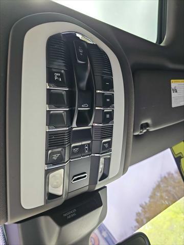 Photo of 2015 GRAY Porsche Macan