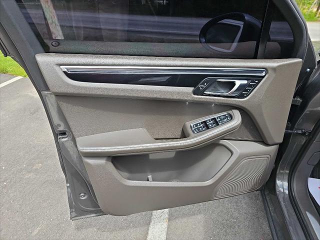 Photo of 2015 GRAY Porsche Macan