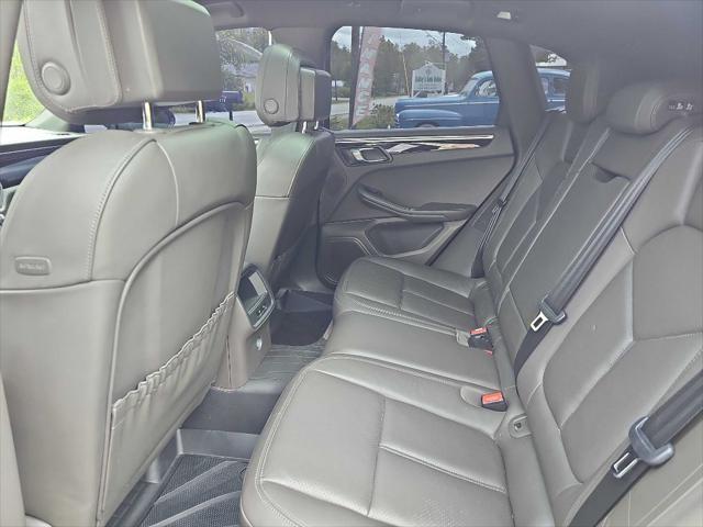 Photo of 2015 GRAY Porsche Macan