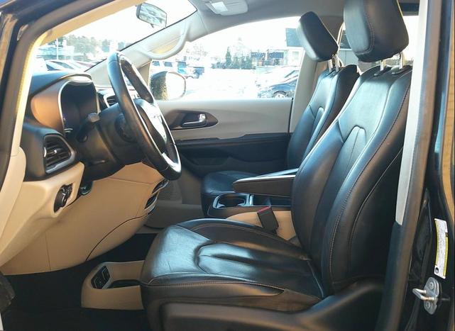Photo of 2018 Black Chrysler Pacifica