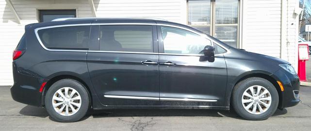 Photo of 2018 Black Chrysler Pacifica