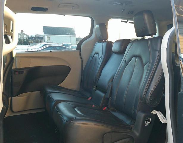Photo of 2018 Black Chrysler Pacifica