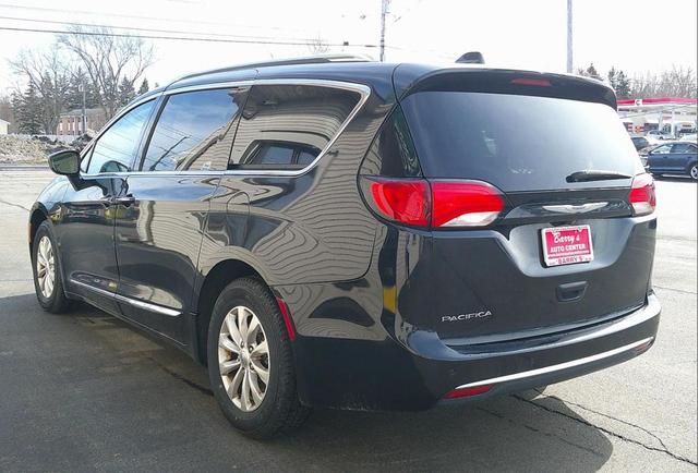 Photo of 2018 Black Chrysler Pacifica