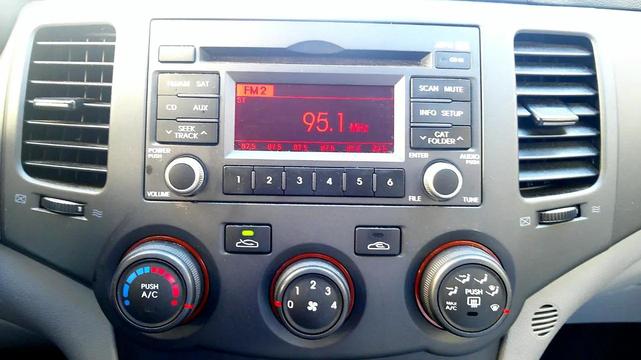 Photo of 2010 Silver Kia Optima