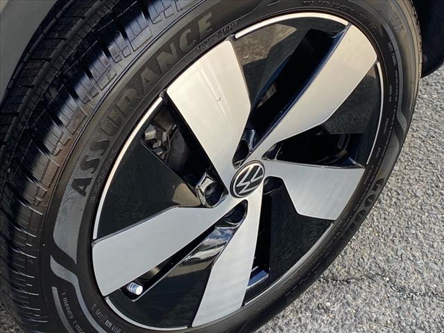 Photo of 2023 Dusk Blue Metallic Volkswagen Taos