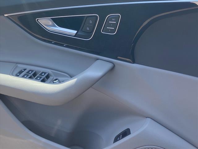 Photo of 2022 Galaxy Blue Metallic Audi Q7