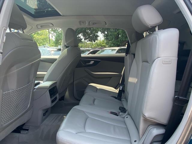 Photo of 2022 Galaxy Blue Metallic Audi Q7