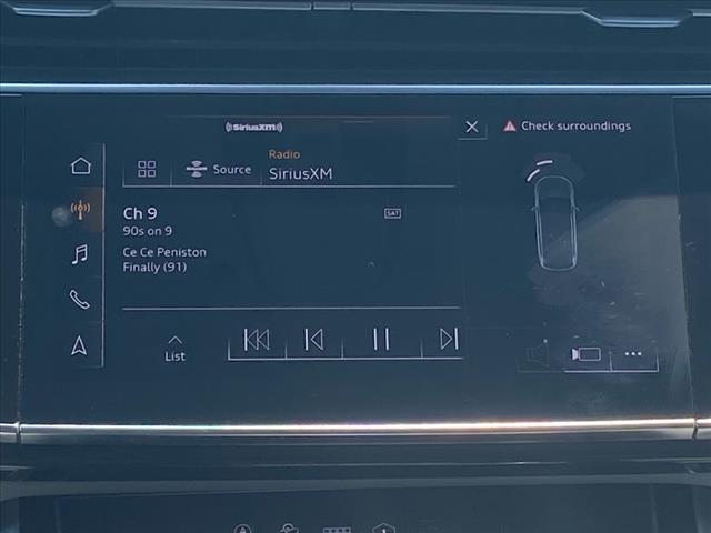 Photo of 2022 Galaxy Blue Metallic Audi Q7